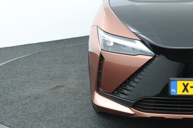 Lexus RZ - 450e President Line 71 kWh 36