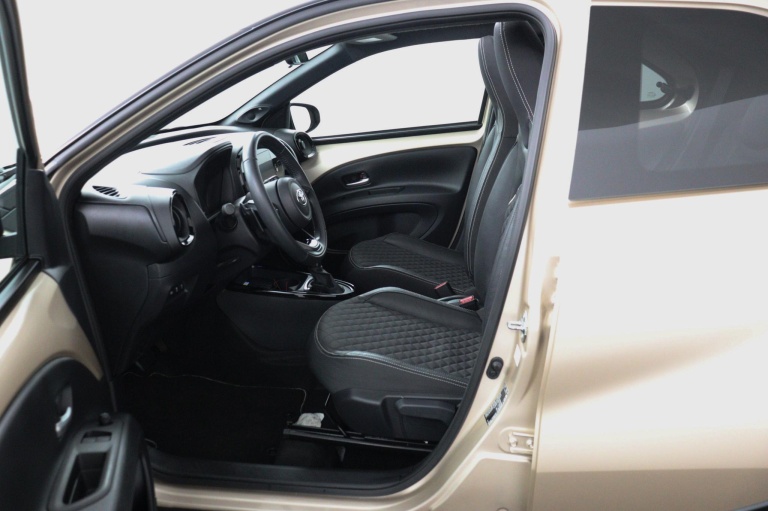 Toyota Aygo X - 1.0 VVT-i S-CVT Premium 17