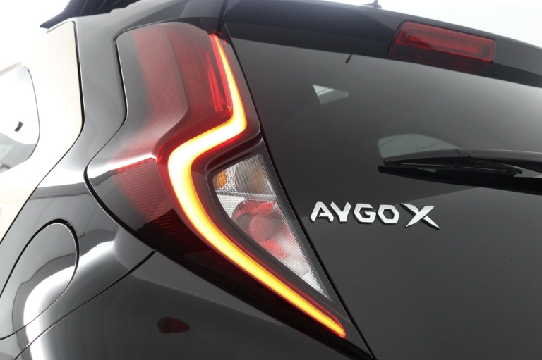 Toyota Aygo X - 1.0 VVT-i S-CVT Premium 38