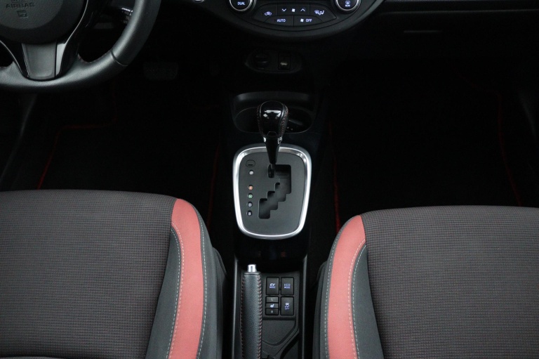 Toyota Yaris - 1.5 Hybrid Y20 Gold Edition 26