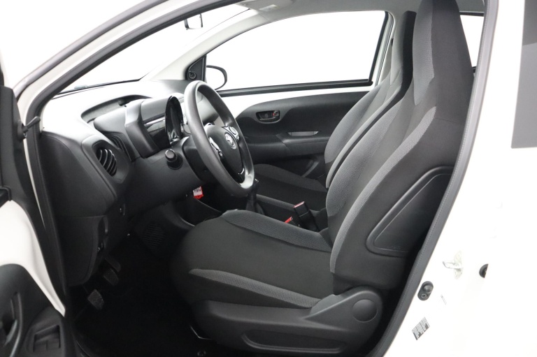 Toyota Aygo - 1.0 VVT-i x-fun 16