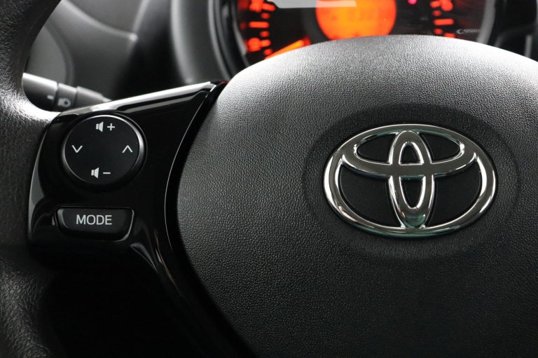 Toyota Aygo - 1.0 VVT-i x-fun 18
