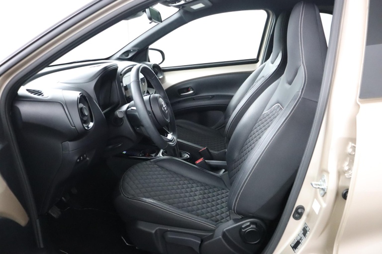 Toyota Aygo X - 1.0 VVT-i MT Premium 17