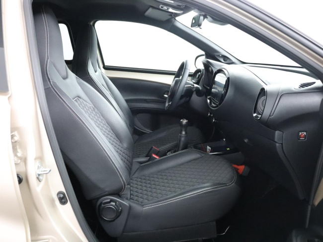 Toyota Aygo X - 1.0 VVT-i MT Premium