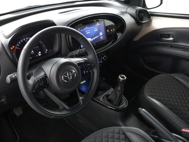 Toyota Aygo X - 1.0 VVT-i MT Premium