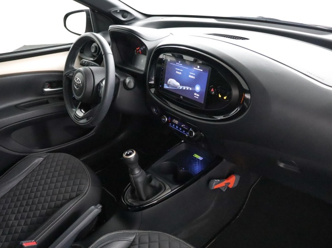 Toyota Aygo X - 1.0 VVT-i MT Premium