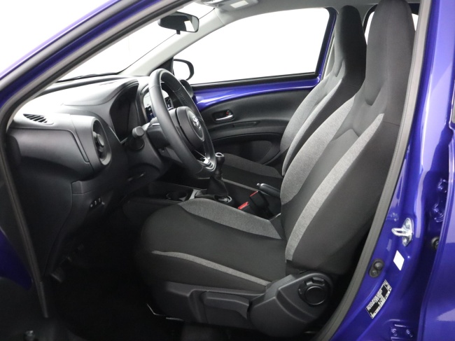 Toyota Aygo X - 1.0 VVT-i MT Play