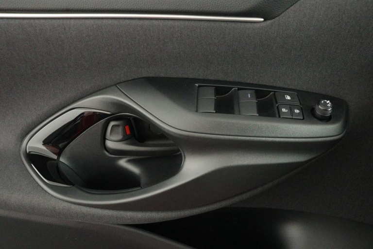 Toyota Yaris - 1.5 Hybrid 115 First Edition 25