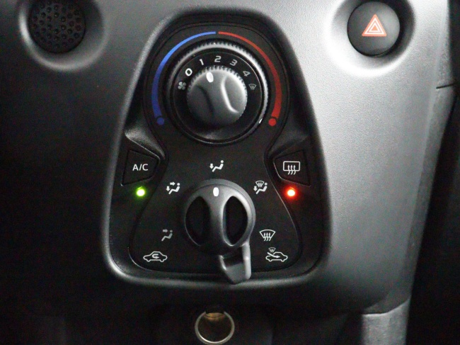 Toyota Aygo - 1.0 VVT-i x-Fun