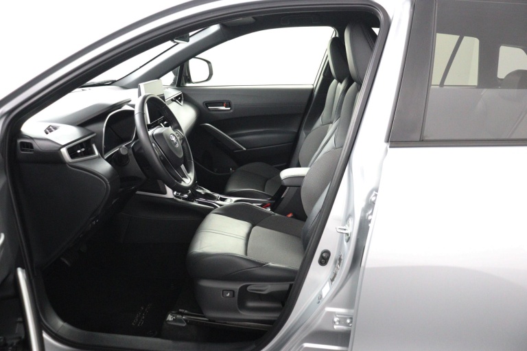 Toyota Corolla Cross - 2.0 High Power Hybrid First Edition 17