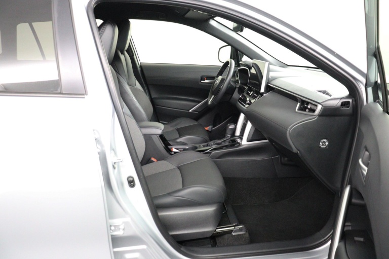 Toyota Corolla Cross - 2.0 High Power Hybrid First Edition 22