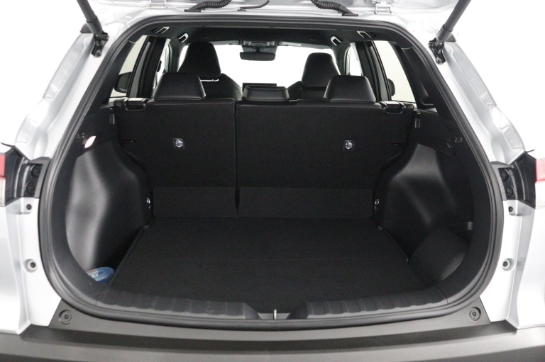 Toyota Corolla Cross - 2.0 High Power Hybrid First Edition 24