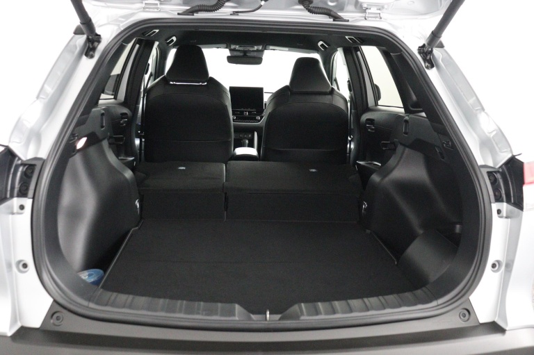 Toyota Corolla Cross - 2.0 High Power Hybrid First Edition 26