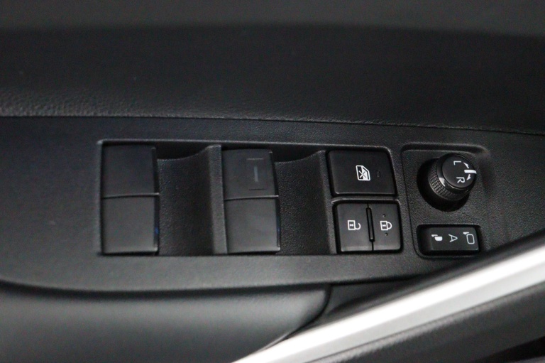 Toyota Corolla Cross - 2.0 High Power Hybrid First Edition 29