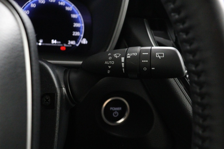 Toyota Corolla Cross - 2.0 High Power Hybrid First Edition 32