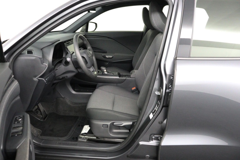 Lexus LBX - Elegant 2WD 16