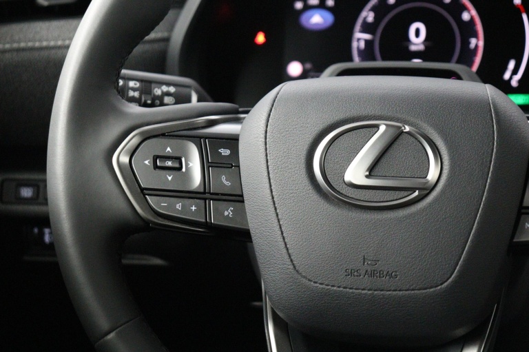 Lexus LBX - Elegant 2WD 18