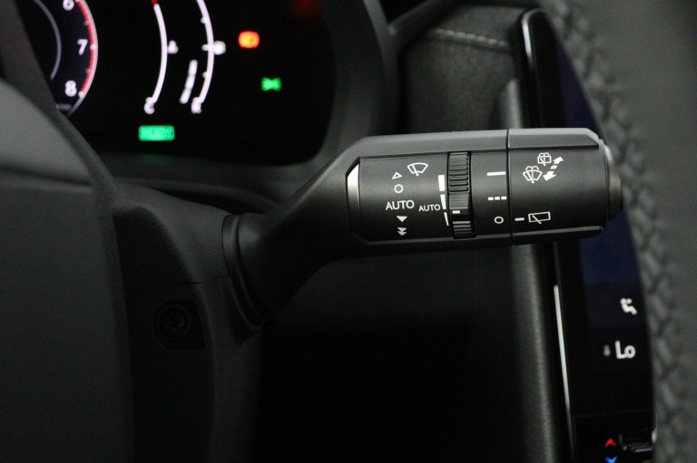 Lexus LBX - Elegant 2WD 32