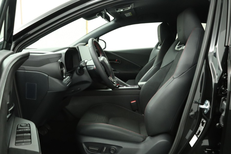 Toyota C-HR - 2.0 Plug-in Hybrid 220 Black Edition 14