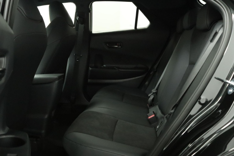 Toyota C-HR - 2.0 Plug-in Hybrid 220 Black Edition 16