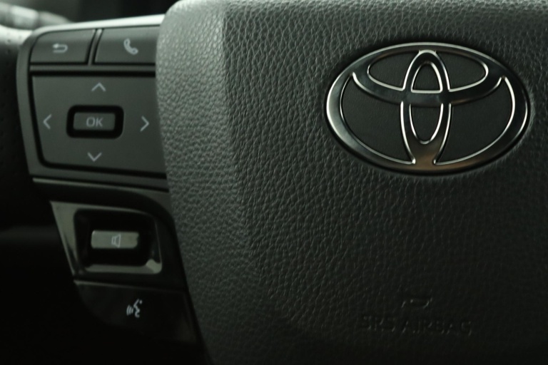 Toyota C-HR - 2.0 Plug-in Hybrid 220 Black Edition 17