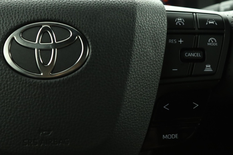 Toyota C-HR - 2.0 Plug-in Hybrid 220 Black Edition 18