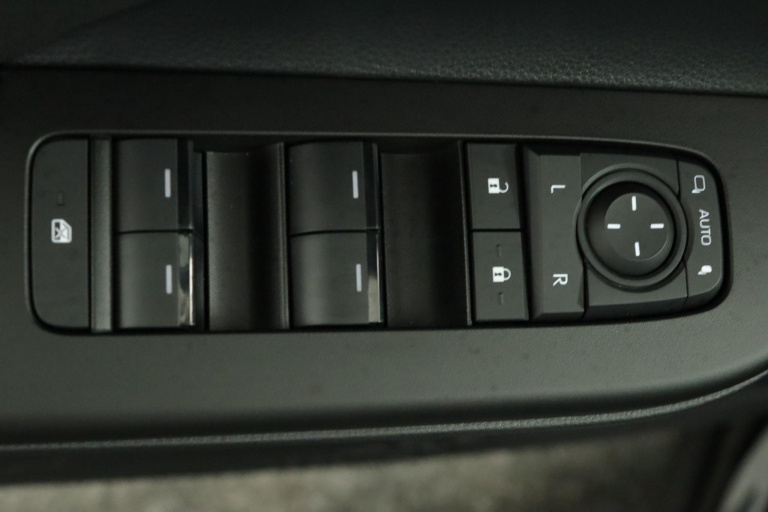 Toyota C-HR - 2.0 Plug-in Hybrid 220 Black Edition 26