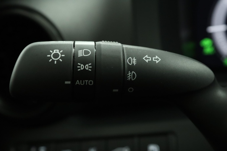 Toyota C-HR - 2.0 Plug-in Hybrid 220 Black Edition 28