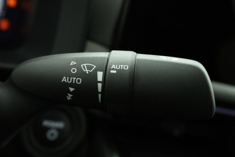 Toyota C-HR - 2.0 Plug-in Hybrid 220 Black Edition 29