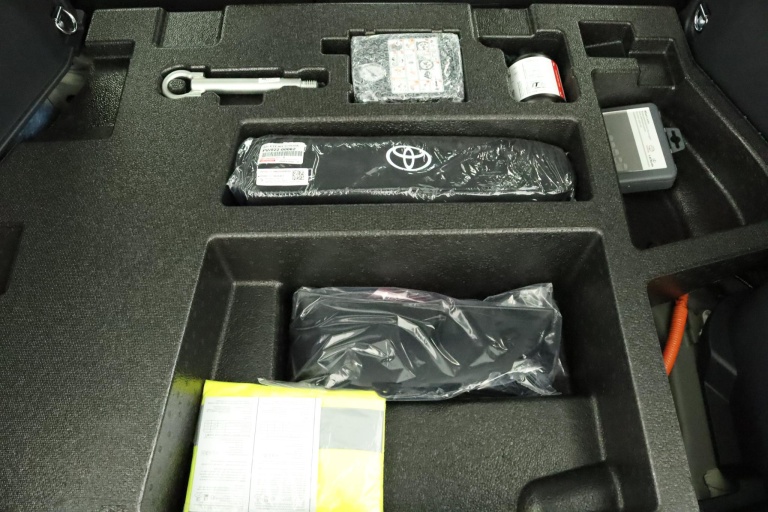 Toyota C-HR - 2.0 Plug-in Hybrid 220 Black Edition 31