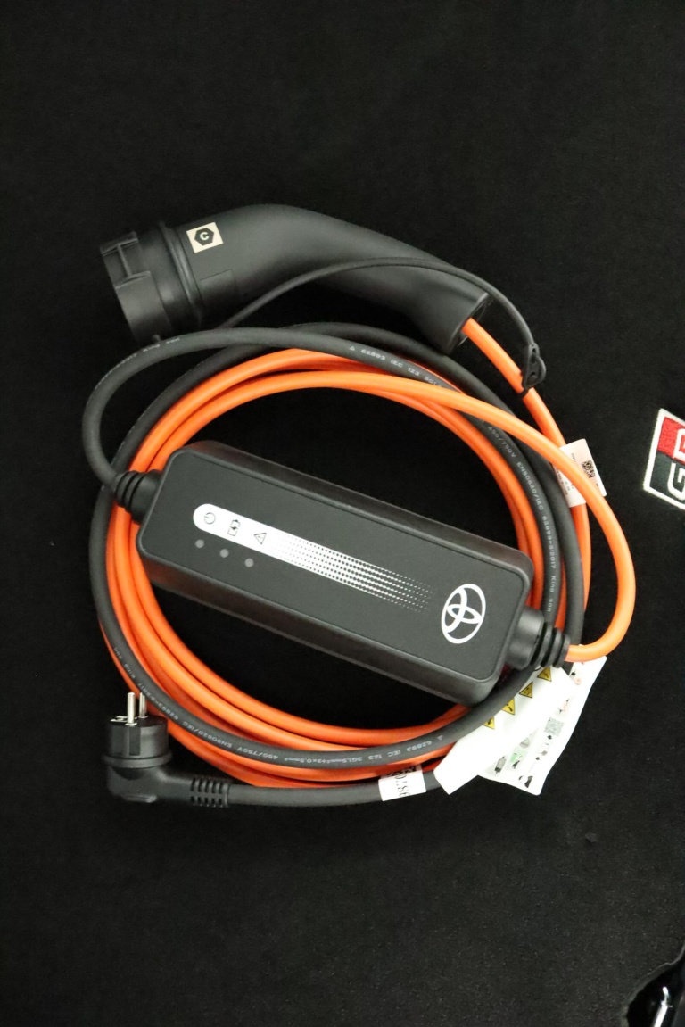 Toyota C-HR - 2.0 Plug-in Hybrid 220 Black Edition 32