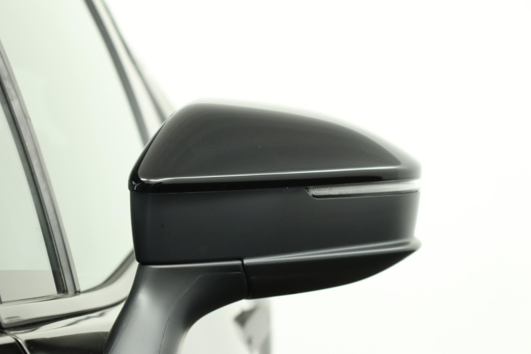 Toyota C-HR - 2.0 Plug-in Hybrid 220 Black Edition 36