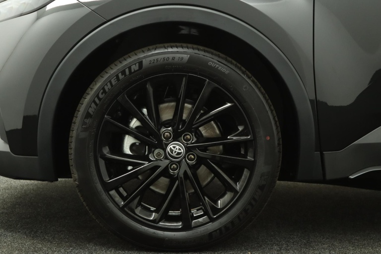 Toyota C-HR - 2.0 Plug-in Hybrid 220 Black Edition 37