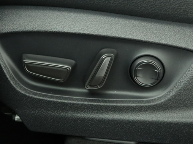 Toyota C-HR - 2.0 Plug-in Hybrid 220 Black Edition