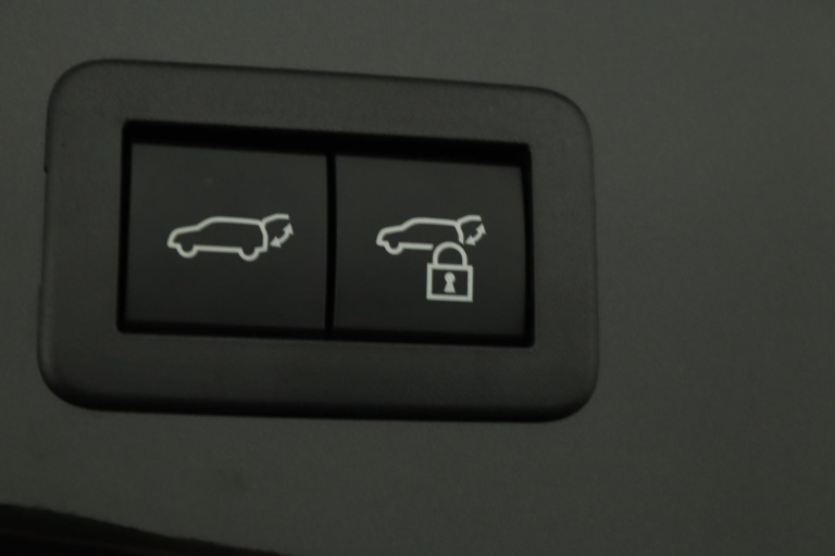 Toyota C-HR - 2.0 Plug-in Hybrid 220 Black Edition 42