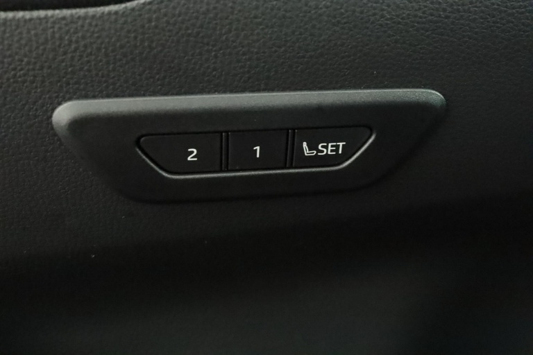 Toyota C-HR - 2.0 Plug-in Hybrid 220 Black Edition 57