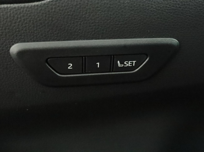 Toyota C-HR - 2.0 Plug-in Hybrid 220 Black Edition