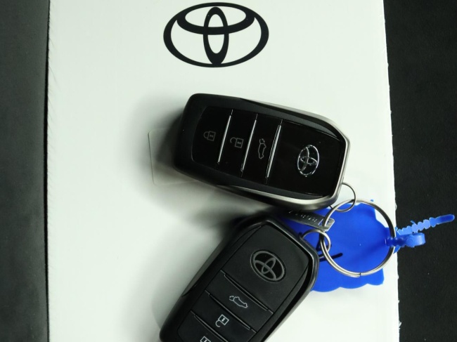 Toyota C-HR - 2.0 Plug-in Hybrid 220 Black Edition