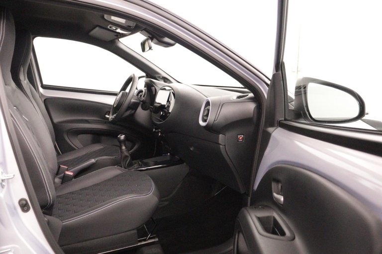 Toyota Aygo X - 1.0 VVT-i MT JBL 21