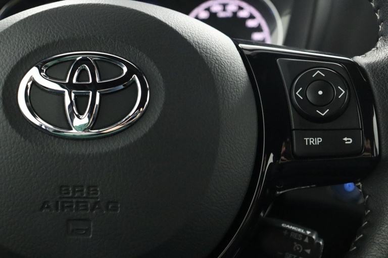 Toyota Yaris - 1.5 Hybrid Executive 19