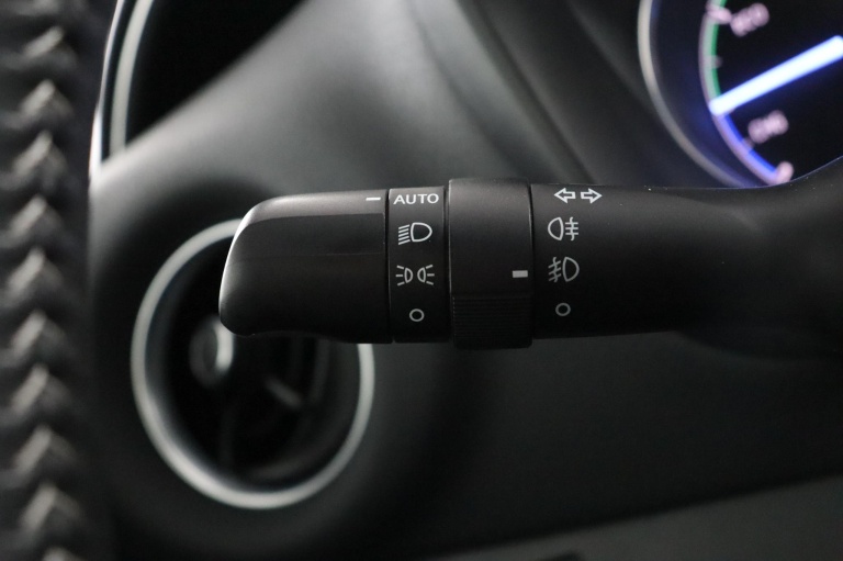 Toyota Yaris - 1.5 Hybrid Executive 31