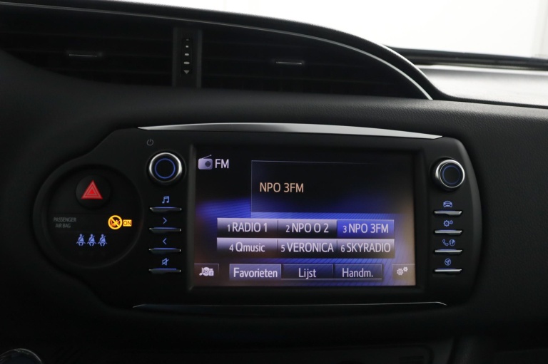 Toyota Yaris - 1.5 Hybrid Executive 8