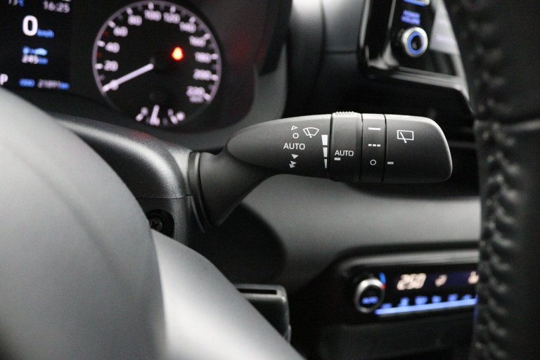 Toyota Yaris - 1.5 Hybrid 30