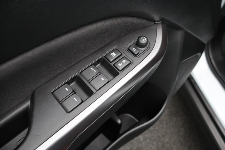 Suzuki Vitara - 1.5 Hybrid Style 28