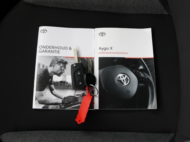 Toyota Aygo X - 1.0 VVT-i MT Play