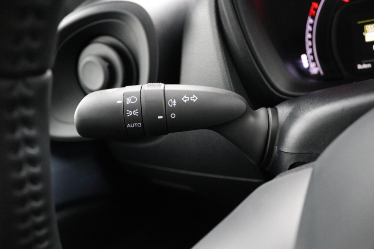 Toyota Aygo X - 1.0 VVT-i MT Play 29