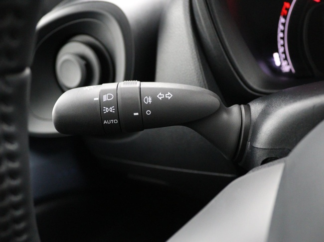 Toyota Aygo X - 1.0 VVT-i MT Play