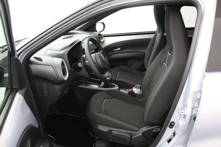 Toyota Aygo X - Hybrid 115 pulse 17
