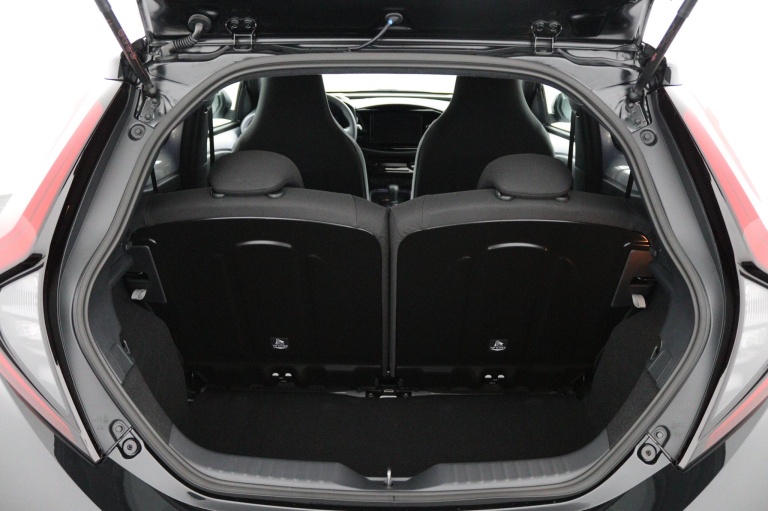 Toyota Aygo X - Hybrid 115 pulse 23