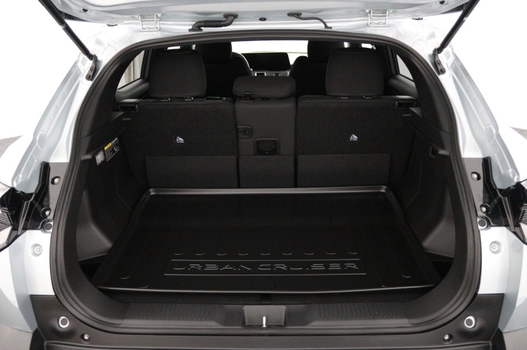 Toyota Urban Cruiser - Dynamic 61 kWh 23